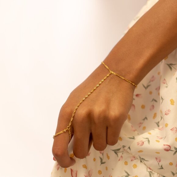 18K Gold PVD Stainless Steel Singapore Hand Chain Bracelet | Adjustable Luxury - Picture 4 of 4